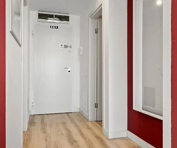 Aquarius: Upscale Flat In The Heart Of Bucharest!