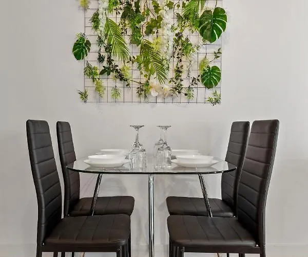 Aquarius: Upscale Flat In The Heart Of Bucharest! Апартаменти